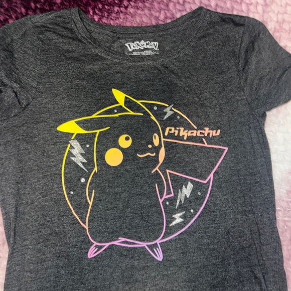 T-Shirt Uomo Pokémon Green Pikachu – Verde Scuro, Vestibilità Regular, Ufficiale